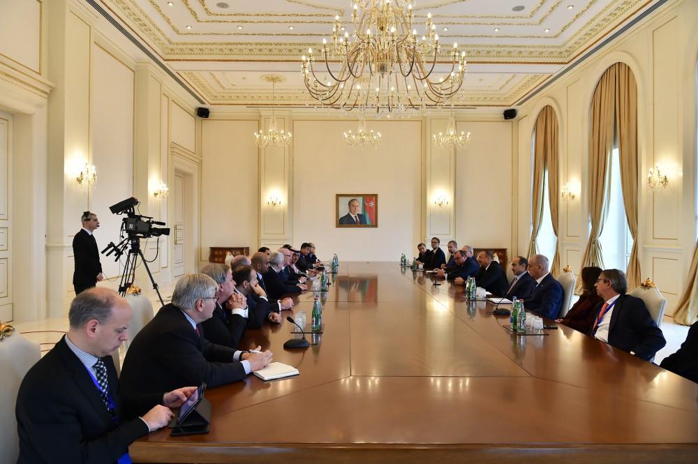 Prezident İlham Əliyev Dünya Xəbər Agentliklərinin V Konqresinin bir qrup iştirakçısını qəbul edib (FOTO) (YENİLƏNİB-4)
