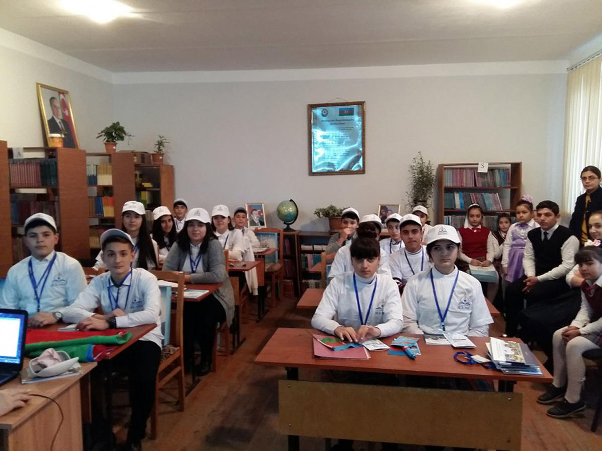 Bilik Fondu Bakı və Salyan məktəblilərini qardaşlaşdırdı (FOTO)