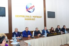 Sözləri Sona Vəliyevaya məxsus "Bir az möhlət ver, Allahım" klipinin təqdimatı keçirilib (FOTO)
