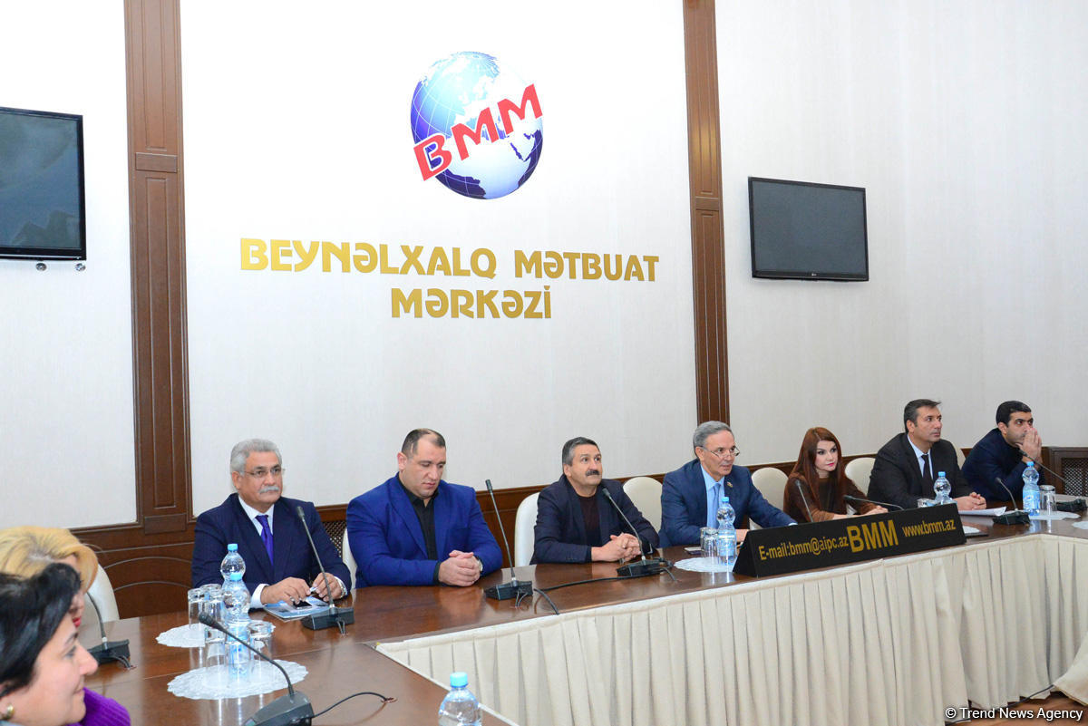 Sözləri Sona Vəliyevaya məxsus "Bir az möhlət ver, Allahım" klipinin təqdimatı keçirilib (FOTO)
