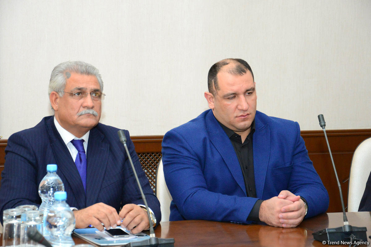 Sözləri Sona Vəliyevaya məxsus "Bir az möhlət ver, Allahım" klipinin təqdimatı keçirilib (FOTO)