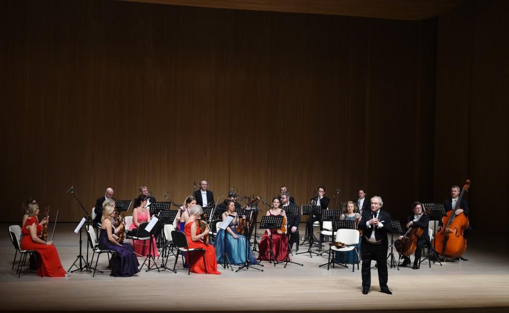 Leyla Əliyeva Heydər Əliyev Mərkəzində Vyana Ştraus Festival Orkestrinin konsertində olub (FOTO)