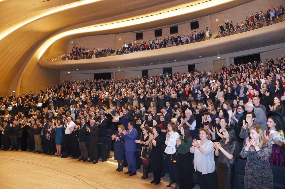 Leyla Əliyeva Heydər Əliyev Mərkəzində Vyana Ştraus Festival Orkestrinin konsertində olub (FOTO)