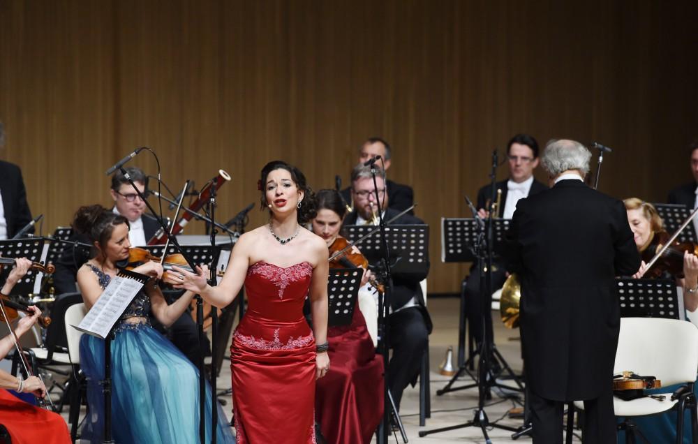 Leyla Əliyeva Heydər Əliyev Mərkəzində Vyana Ştraus Festival Orkestrinin konsertində olub (FOTO)