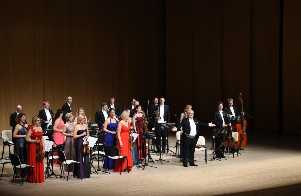 Leyla Əliyeva Heydər Əliyev Mərkəzində Vyana Ştraus Festival Orkestrinin konsertində olub (FOTO)