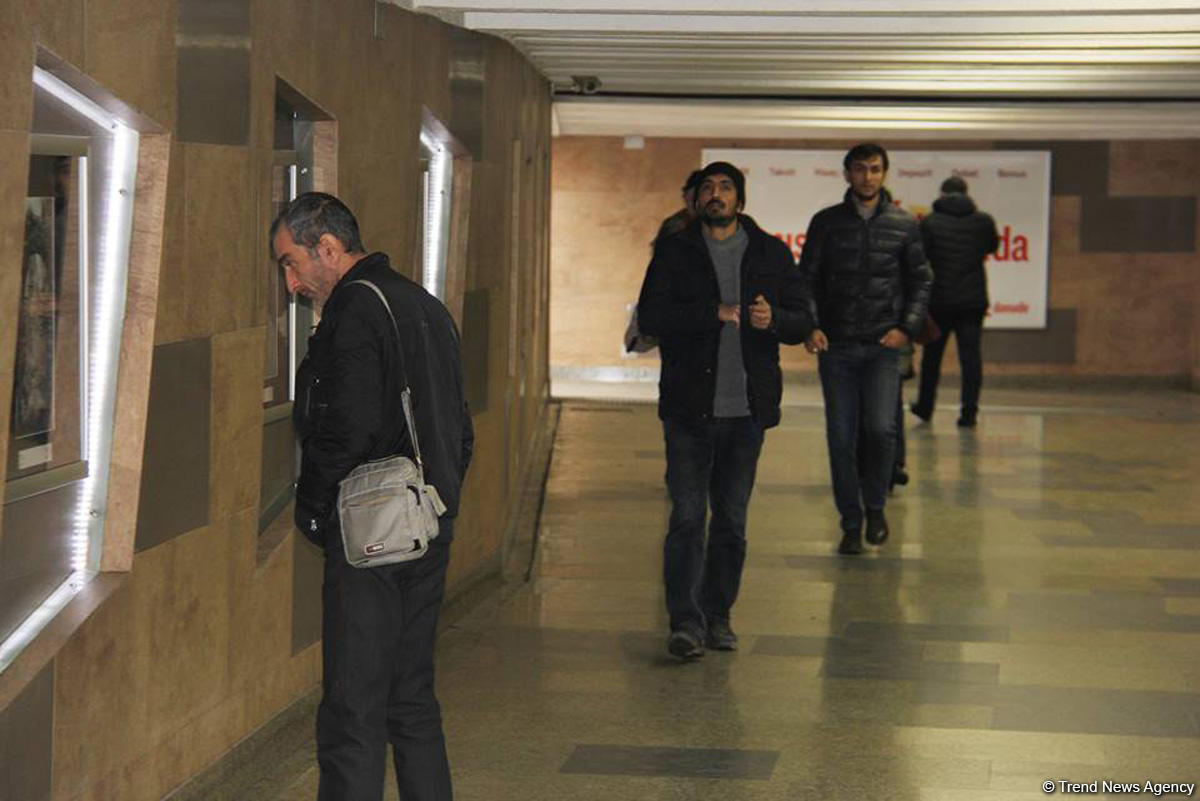 Metroda növbəti rəsm sərgisinə start verilib (FOTO)