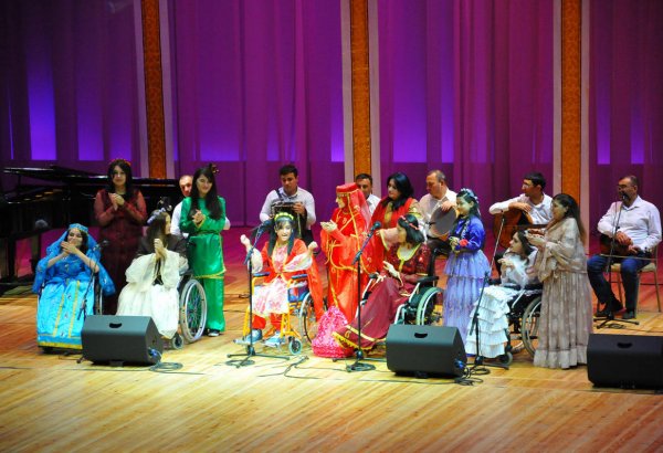 Beynəlxalq Əlillər Gününə həsr olunmuş "Biz bir ailəyik" konserti(FOTO)