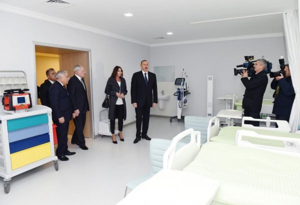 Prezident İlham Əliyev və xanımı Zərdab Rayon Mərkəzi Xəstəxanasında yaradılan şəraitlə tanış olublar (FOTO) (YENİLƏNİB)