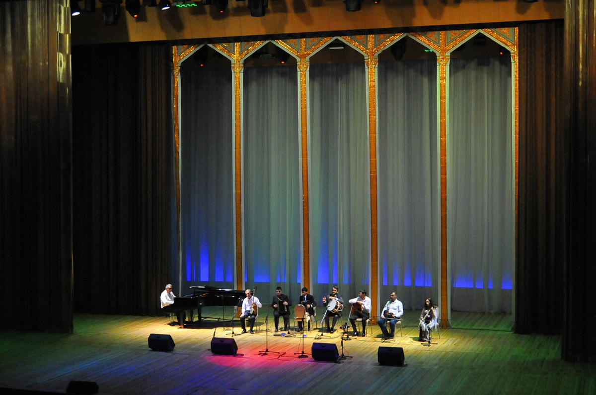 Beynəlxalq Əlillər Gününə həsr olunmuş "Biz bir ailəyik" konserti(FOTO)