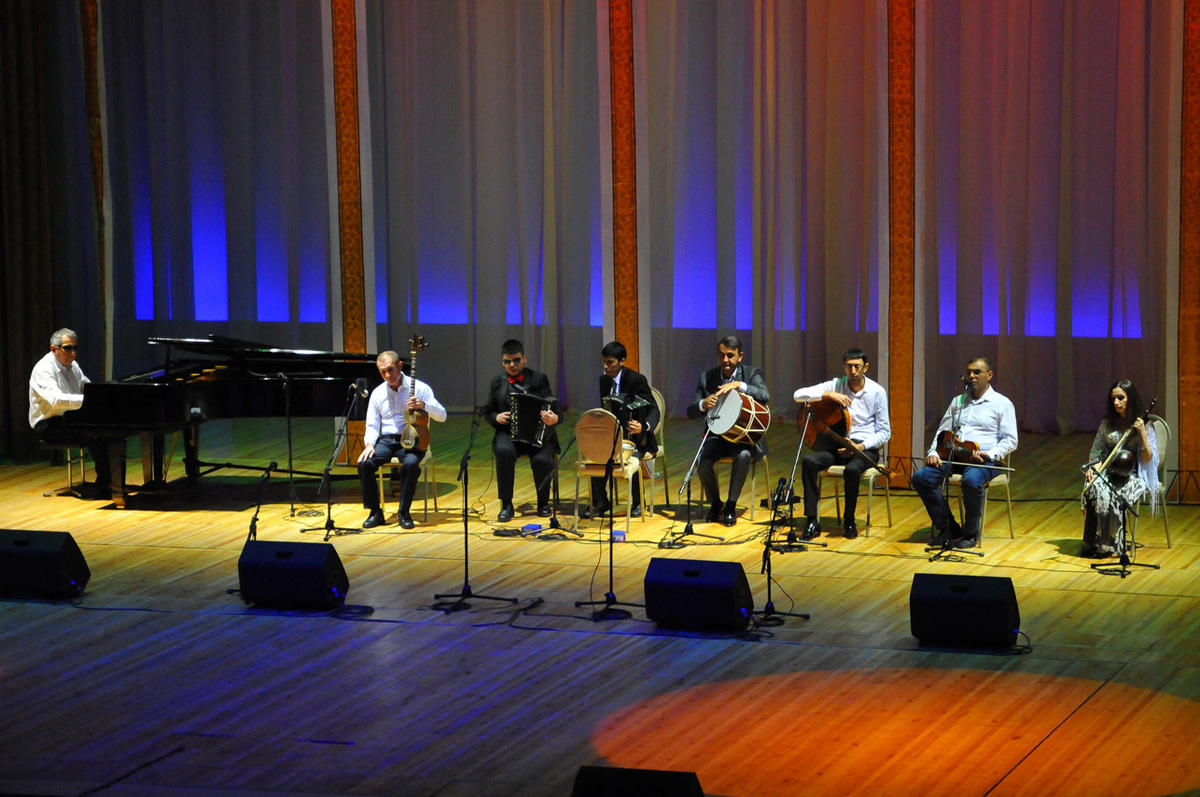 Beynəlxalq Əlillər Gününə həsr olunmuş "Biz bir ailəyik" konserti(FOTO)
