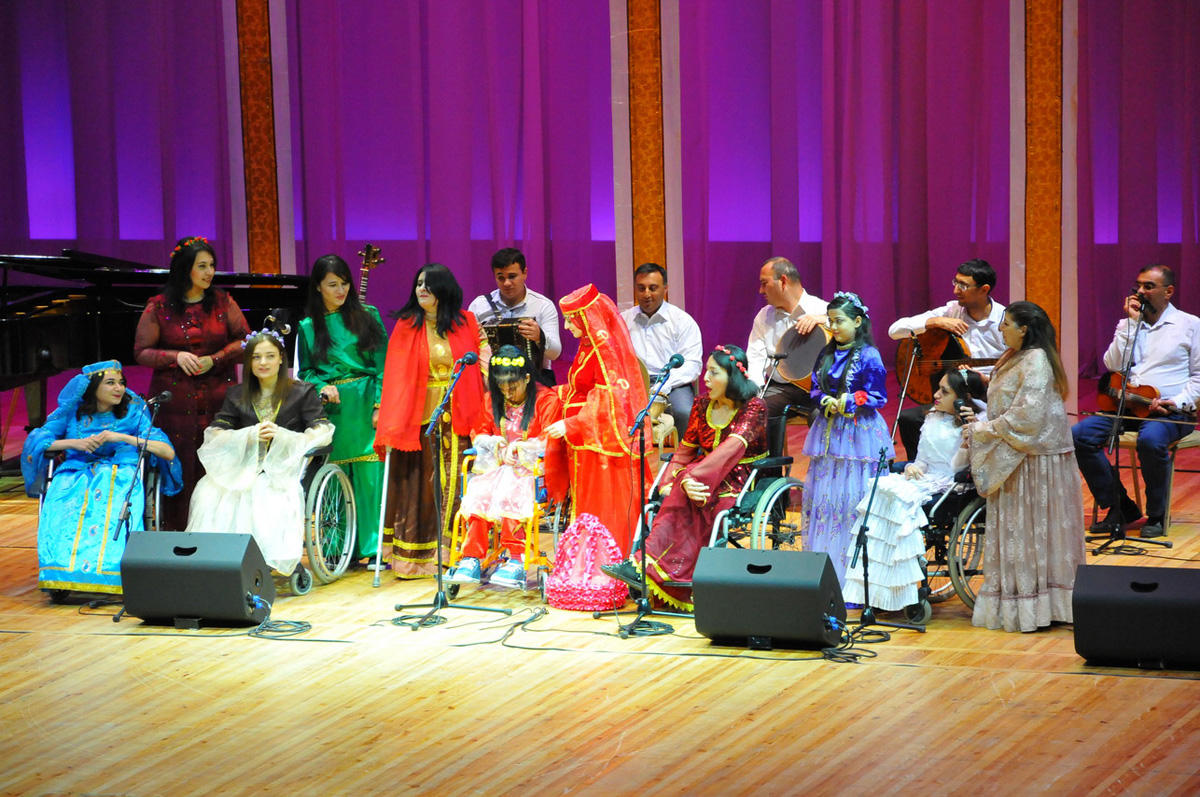 Beynəlxalq Əlillər Gününə həsr olunmuş "Biz bir ailəyik" konserti(FOTO)