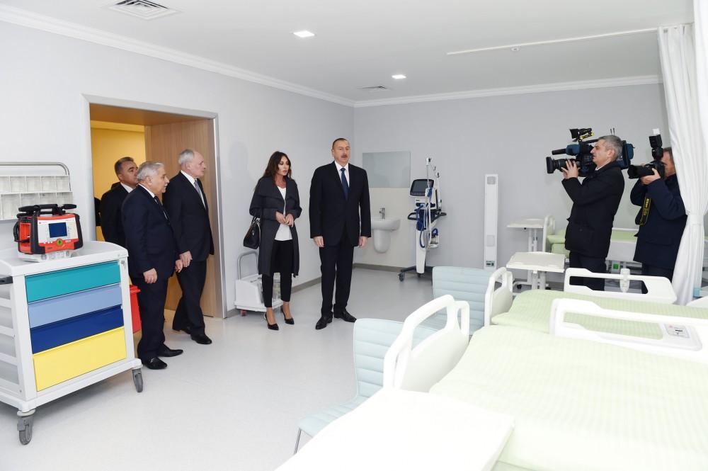 Prezident İlham Əliyev və xanımı Zərdab Rayon Mərkəzi Xəstəxanasında yaradılan şəraitlə tanış olublar (FOTO) (YENİLƏNİB)