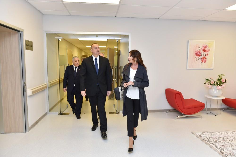 Prezident İlham Əliyev və xanımı Zərdab Rayon Mərkəzi Xəstəxanasında yaradılan şəraitlə tanış olublar (FOTO) (YENİLƏNİB)