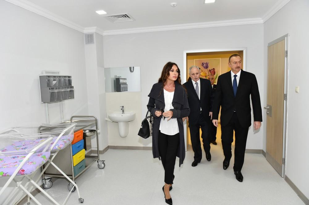 Prezident İlham Əliyev və xanımı Zərdab Rayon Mərkəzi Xəstəxanasında yaradılan şəraitlə tanış olublar (FOTO) (YENİLƏNİB)