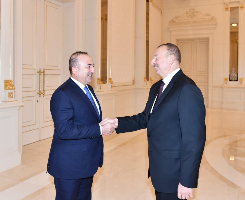 Prezident İlham Əliyev Türkiyənin xarici işlər nazirini qəbul edib