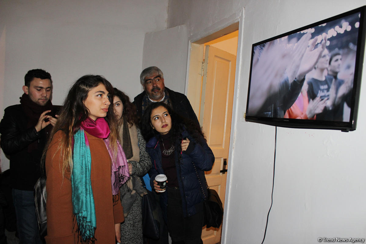ARTIM Layihə Məkanında "Bu necə bir hissdir?" qrup sərgisi açılıb (FOTO)
