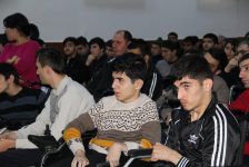 Sağlamlıq imkanları məhdud gənclərə kitab hədiyyə edilib.  (FOTO)