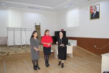 Sağlamlıq imkanları məhdud gənclərə kitab hədiyyə edilib.  (FOTO)