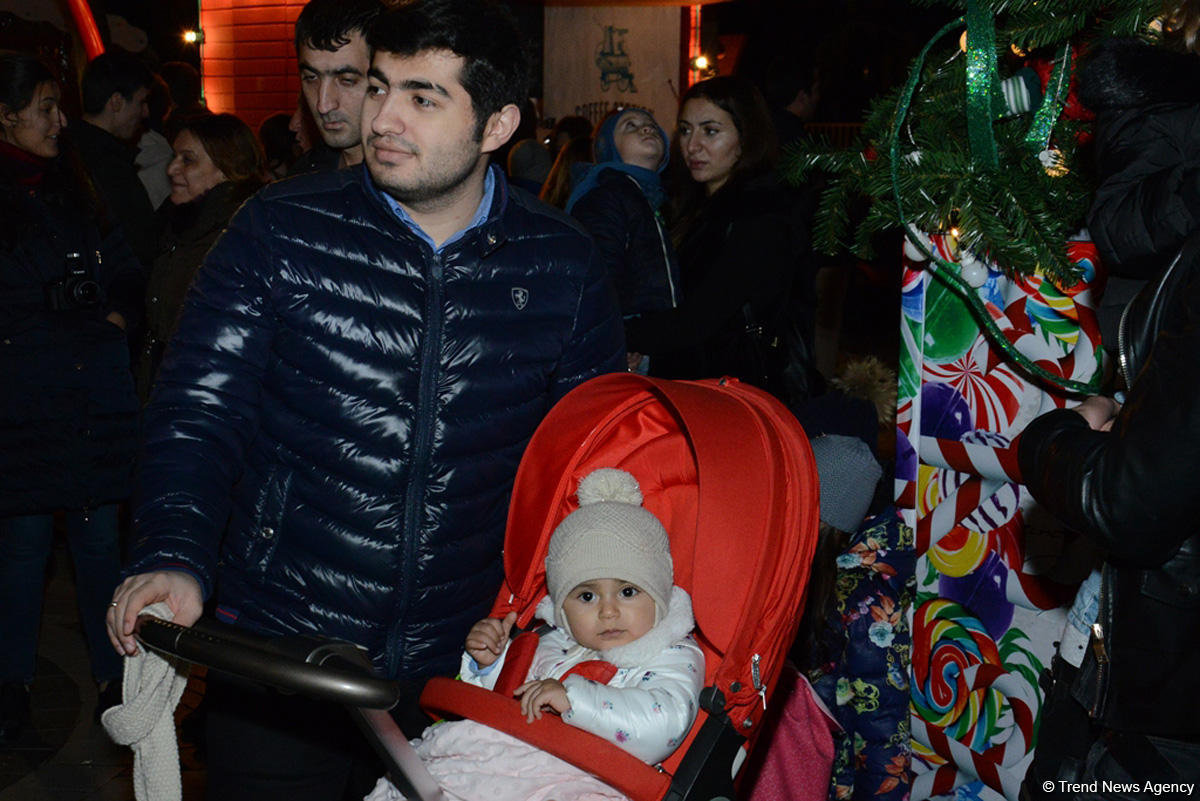 "Soyuq Əllər, İsti Ürək" xeyriyyə yarmarkası açılıb (FOTO)