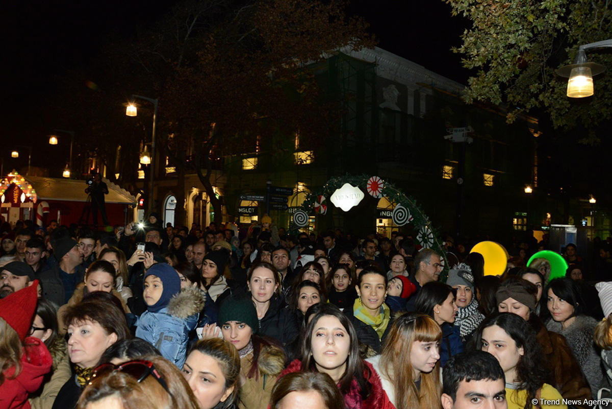 "Soyuq Əllər, İsti Ürək" xeyriyyə yarmarkası açılıb (FOTO)