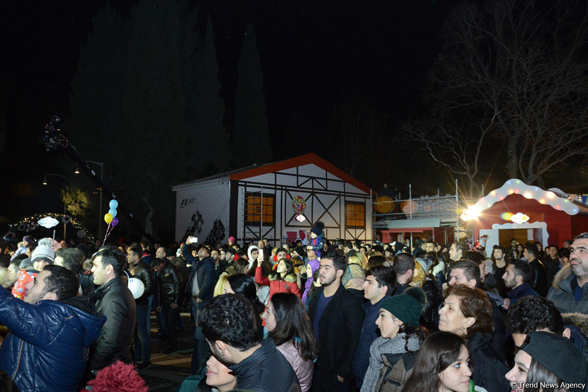 "Soyuq Əllər, İsti Ürək" xeyriyyə yarmarkası açılıb (FOTO)