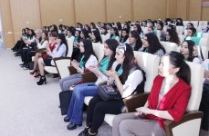 Bu günün tələbəsi - sabahın brendi: Gülnarə Xəlilova gənclərlə uğurun sirlərini bölüşüb (FOTO)