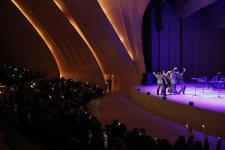 Fenomenal “Take 6” Heydər Əliyev Mərkəzinin səhnəsində a kapellanın hədsiz imkanlarını sərgiləyib (FOTO/VİDEO)