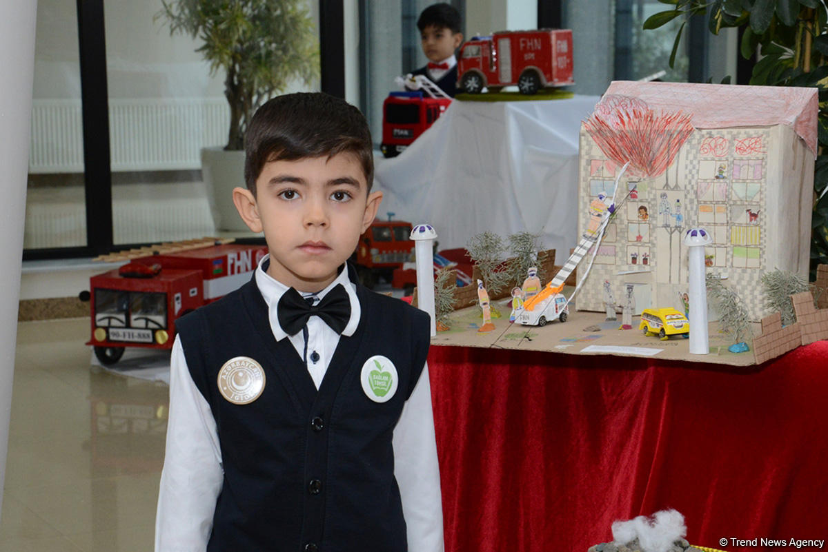"Fövqəladə hallar uşaqların gözü ilə" uşaq yaradıcılıq müsabiqəsinin qalibləri mükafatlandırılıb (FOTO)