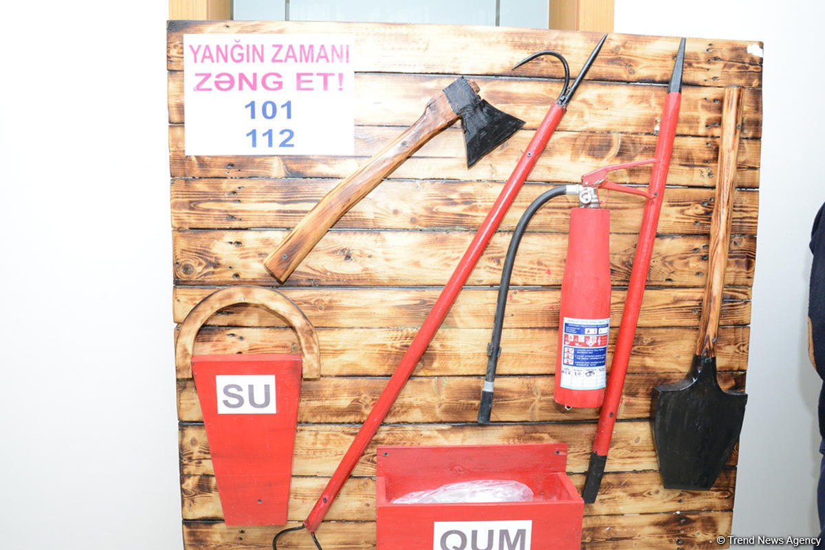 "Fövqəladə hallar uşaqların gözü ilə" uşaq yaradıcılıq müsabiqəsinin qalibləri mükafatlandırılıb (FOTO)