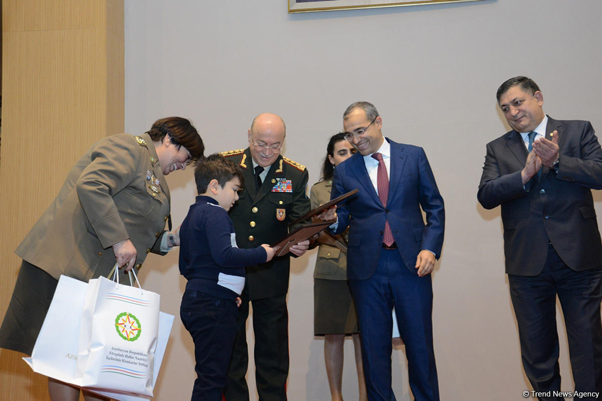 "Fövqəladə hallar uşaqların gözü ilə" uşaq yaradıcılıq müsabiqəsinin qalibləri mükafatlandırılıb (FOTO)