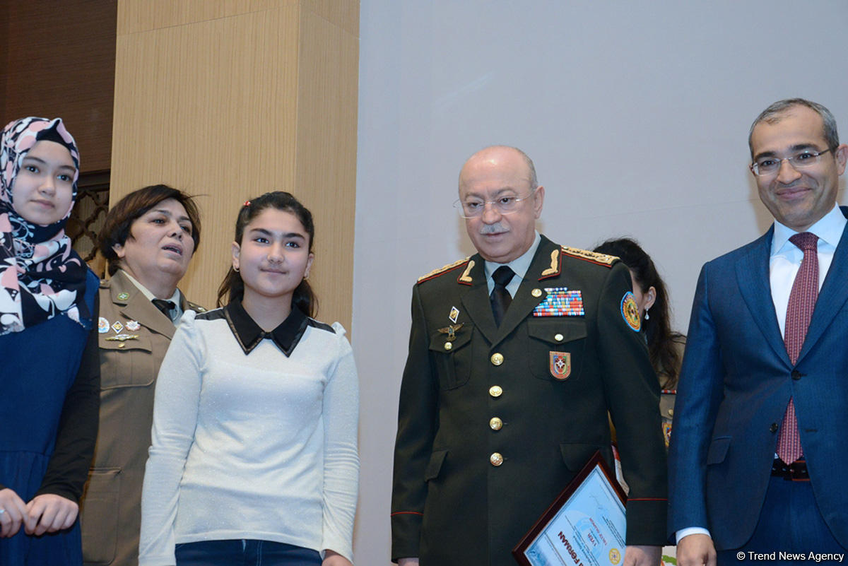 "Fövqəladə hallar uşaqların gözü ilə" uşaq yaradıcılıq müsabiqəsinin qalibləri mükafatlandırılıb (FOTO)
