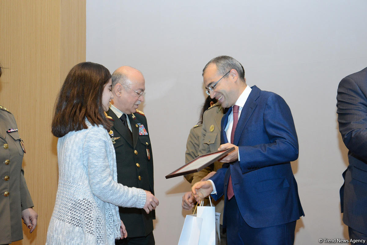 "Fövqəladə hallar uşaqların gözü ilə" uşaq yaradıcılıq müsabiqəsinin qalibləri mükafatlandırılıb (FOTO)