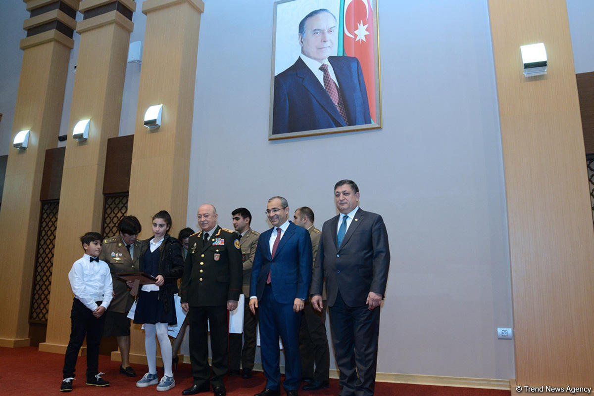 "Fövqəladə hallar uşaqların gözü ilə" uşaq yaradıcılıq müsabiqəsinin qalibləri mükafatlandırılıb (FOTO)