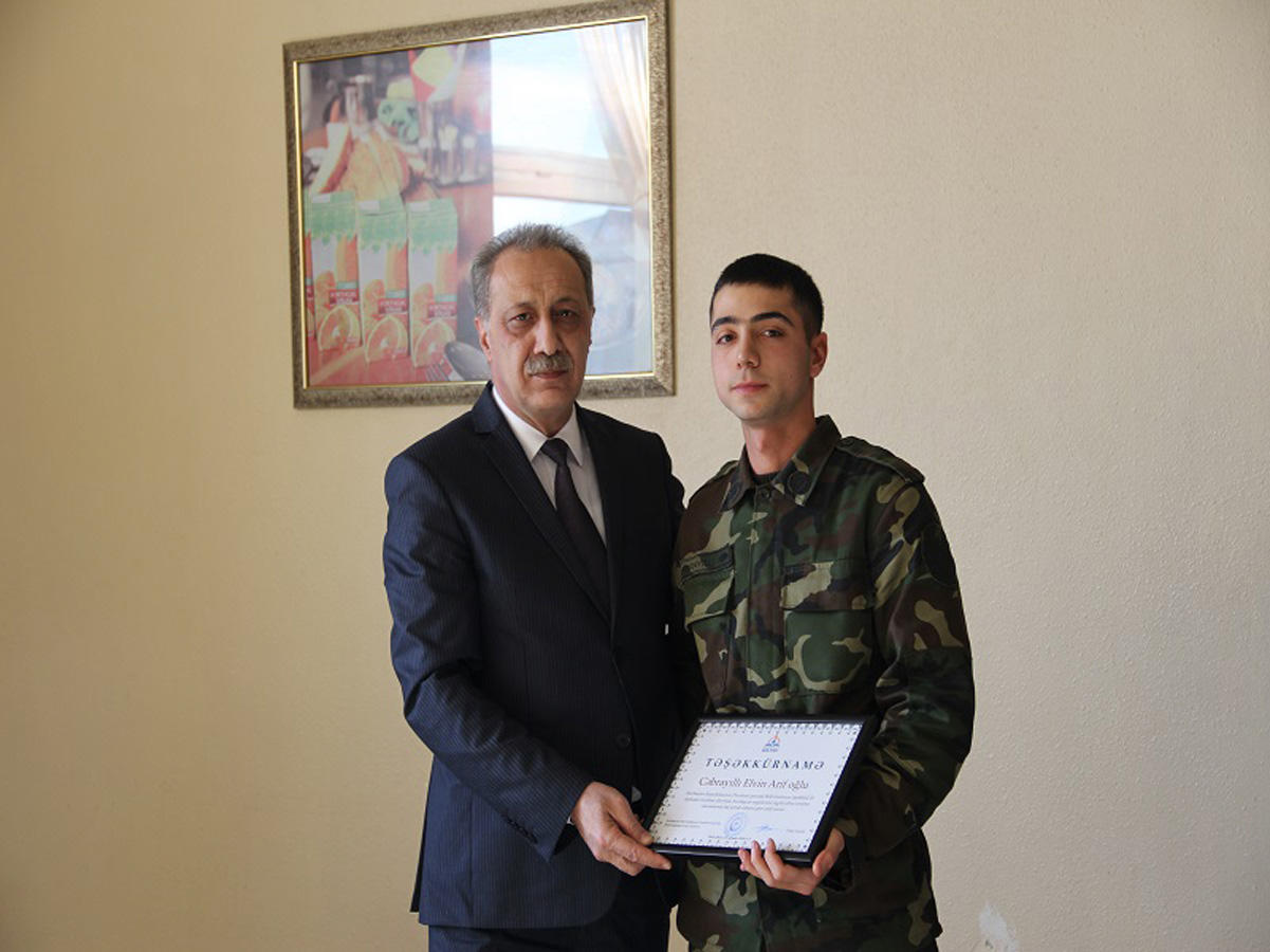 Bilik Fondu hərbi hissədə əsgərlərlə görüşüb (FOTO)