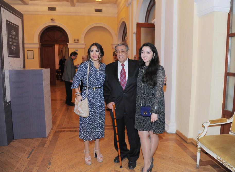Leyla Əliyeva görkəmli bəstəkar Arif Məlikovun “Not əsərlərinin tam külliyyatı”nın təqdimat mərasimdə iştirak edib (FOTO)