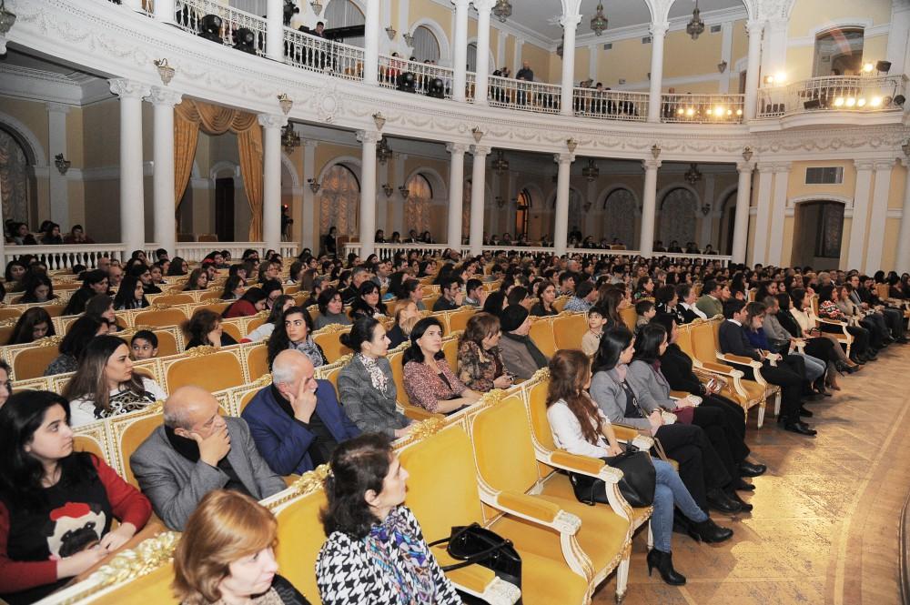 Leyla Əliyeva görkəmli bəstəkar Arif Məlikovun “Not əsərlərinin tam külliyyatı”nın təqdimat mərasimdə iştirak edib (FOTO)