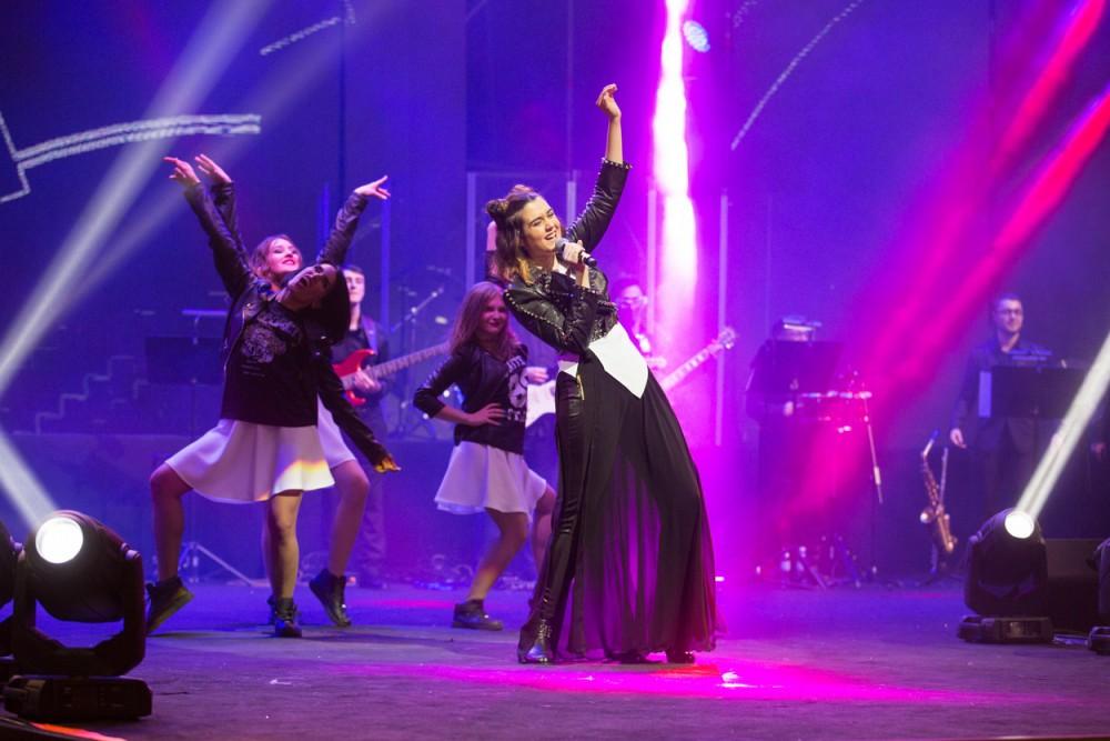 Leyla Əliyeva “Zima” Uşaq Estrada Musiqisi Festivalına baş çəkib (FOTO)