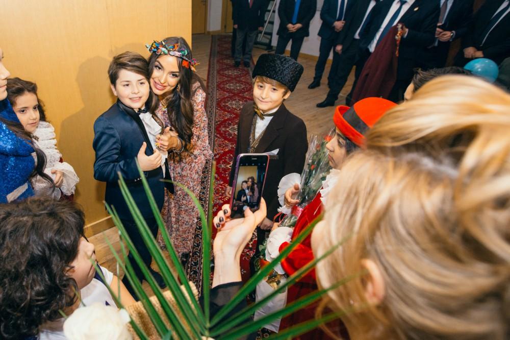 Leyla Əliyeva “Zima” Uşaq Estrada Musiqisi Festivalına baş çəkib (FOTO)