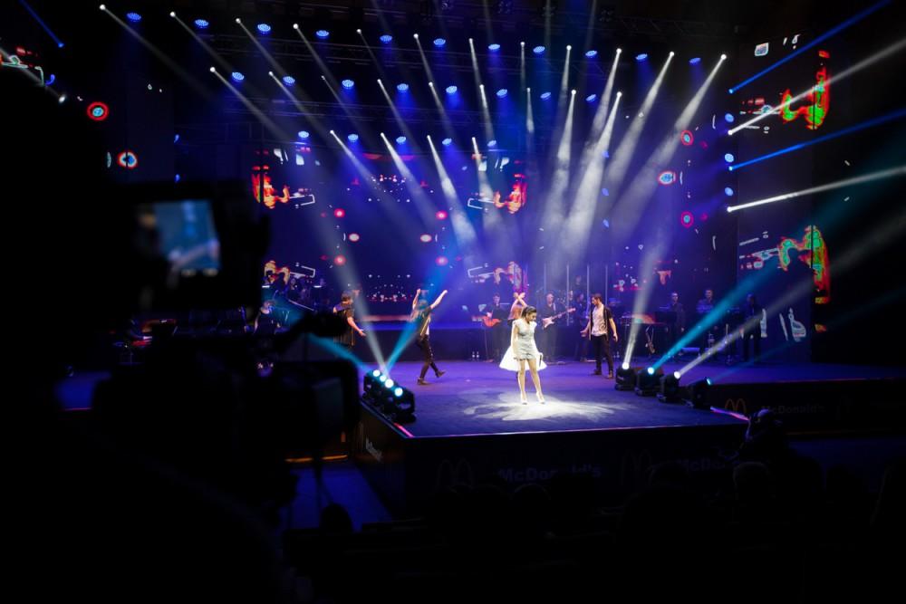 Leyla Əliyeva “Zima” Uşaq Estrada Musiqisi Festivalına baş çəkib (FOTO)