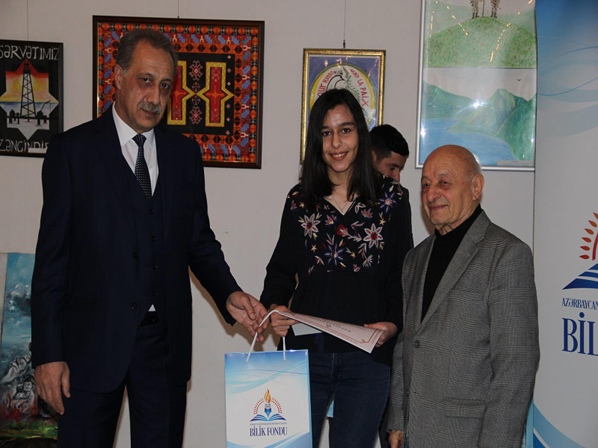 Bilik Fondu müsabiqə qaliblərini mükafatlandırıb  (FOTO)