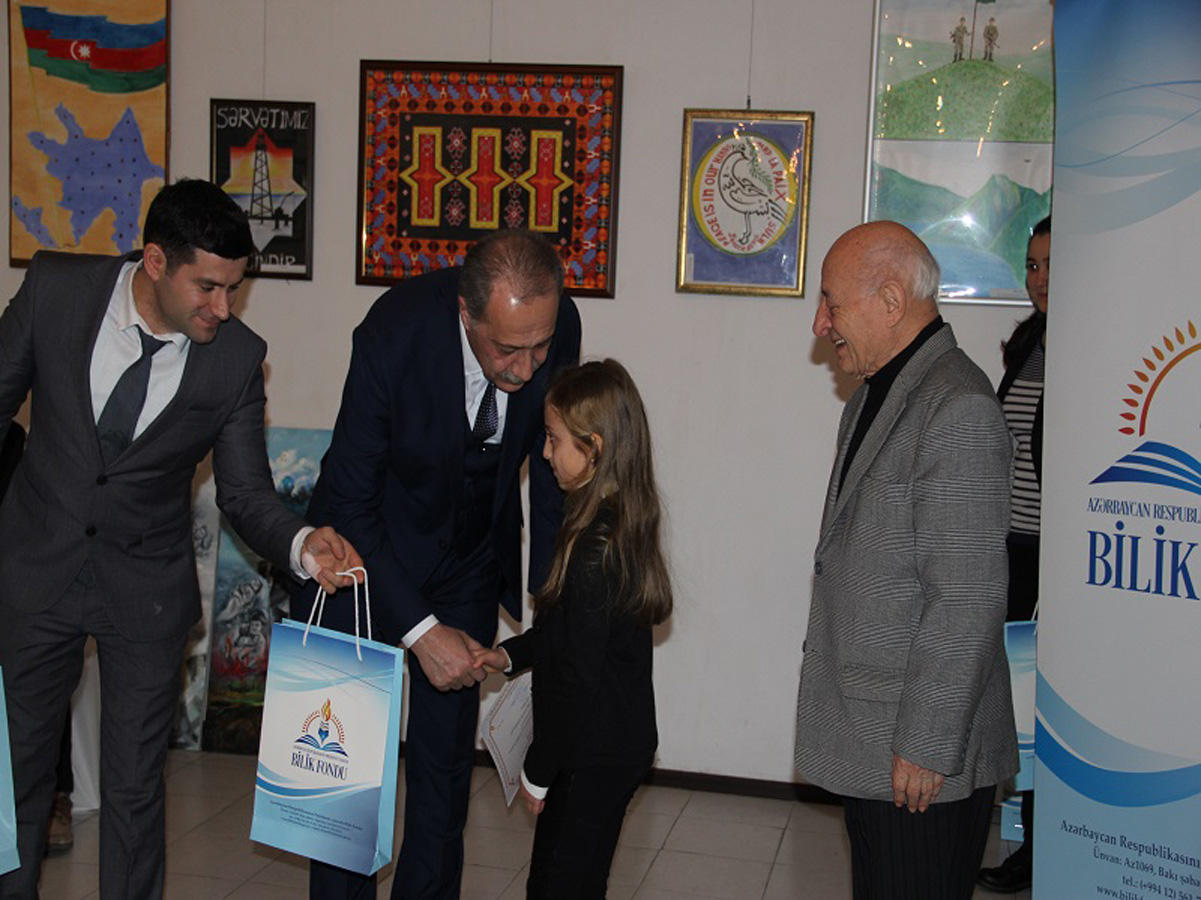 Bilik Fondu müsabiqə qaliblərini mükafatlandırıb  (FOTO)