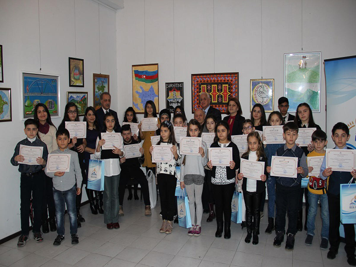 Bilik Fondu müsabiqə qaliblərini mükafatlandırıb  (FOTO)