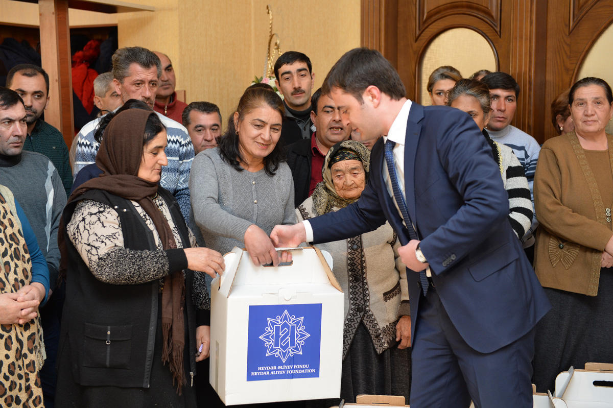 Heydər Əliyev Fondunun təşəbbüsü ilə 165 mindən çox aztəminatlı ailəyə bayram sovqatları verilir (FOTO)