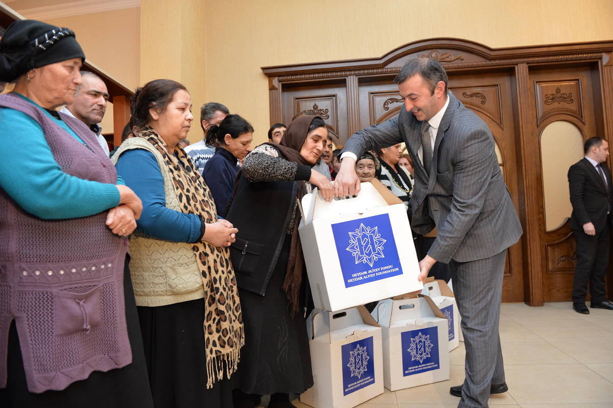 Heydər Əliyev Fondunun təşəbbüsü ilə 165 mindən çox aztəminatlı ailəyə bayram sovqatları verilir (FOTO)