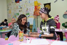 Leyla Əliyeva Rəssamlıq Akademiyası və Milli Onkologiya Mərkəzində olub (FOTO)