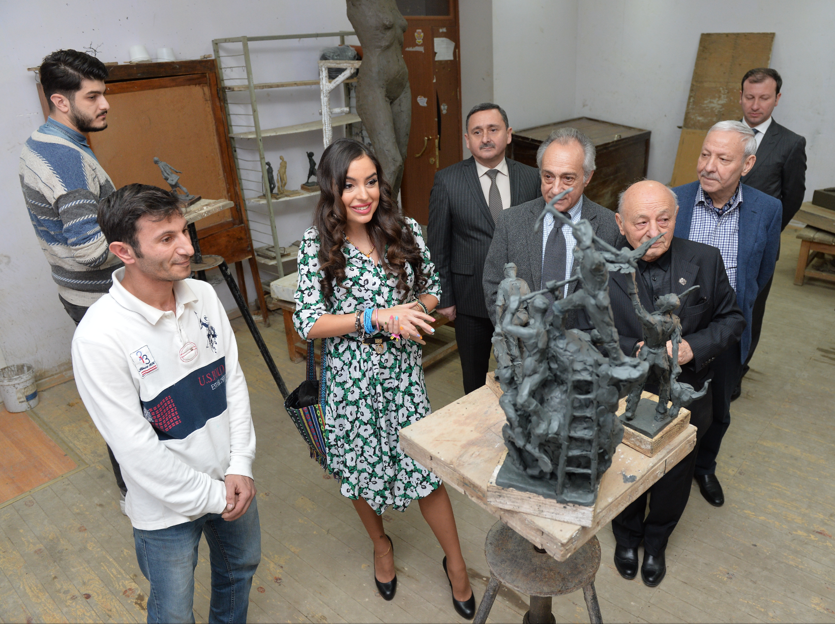 Leyla Əliyeva Rəssamlıq Akademiyası və Milli Onkologiya Mərkəzində olub (FOTO)