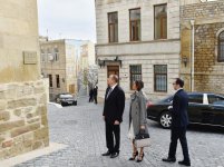 Prezident İlham Əliyev və xanımı "Bəylər" məscidində bərpa işlərindən sonra yaradılan şəraitlə tanış olublar (FOTO) (YENİLƏNİB)