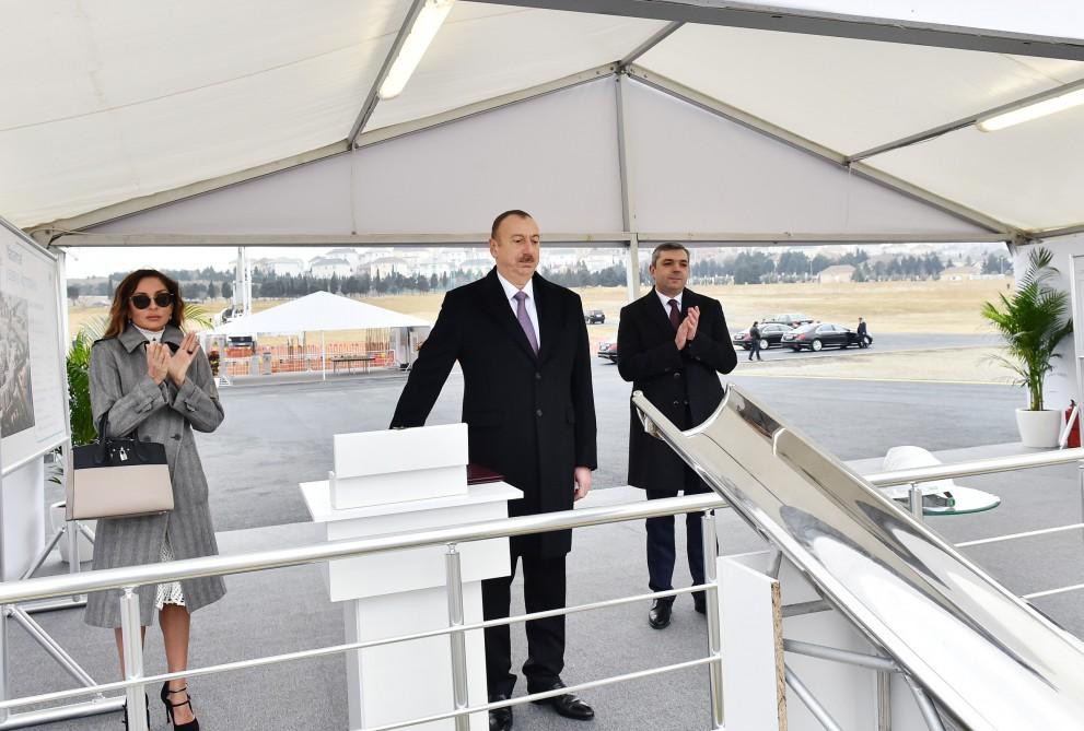 Prezident İlham Əliyev və xanımı Yasamal Yaşayış Kompleksində ilk 9 mərtəbəli binanın və məktəb binasının təməlqoyma mərasimində iştirak ediblər (YENİLƏNİB-2) (FOTO)
