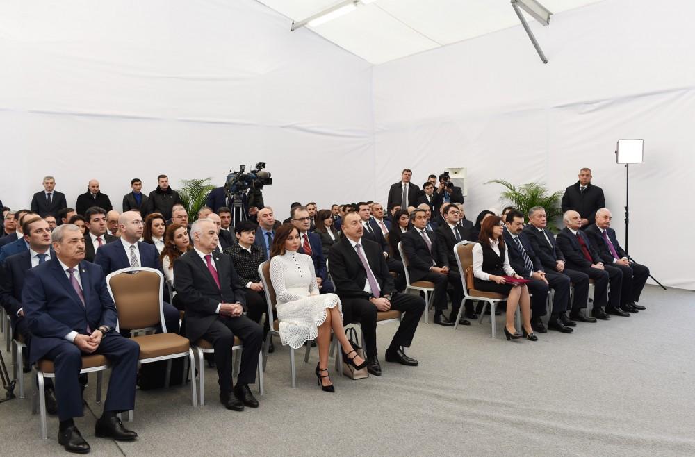 Prezident İlham Əliyev və xanımı Yasamal Yaşayış Kompleksində ilk 9 mərtəbəli binanın və məktəb binasının təməlqoyma mərasimində iştirak ediblər (YENİLƏNİB-2) (FOTO)