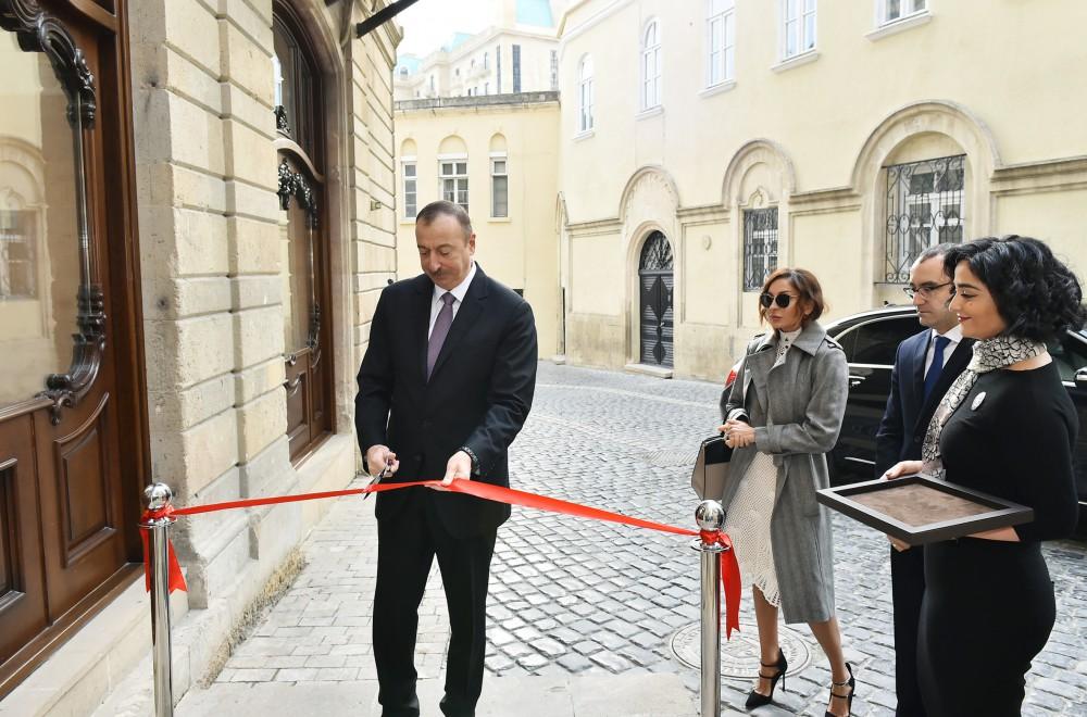 Prezident İlham Əliyev və xanımı İçərişəhərdə Marionet Teatrının açılışında iştirak ediblər (FOTO) (YENİLƏNİB)